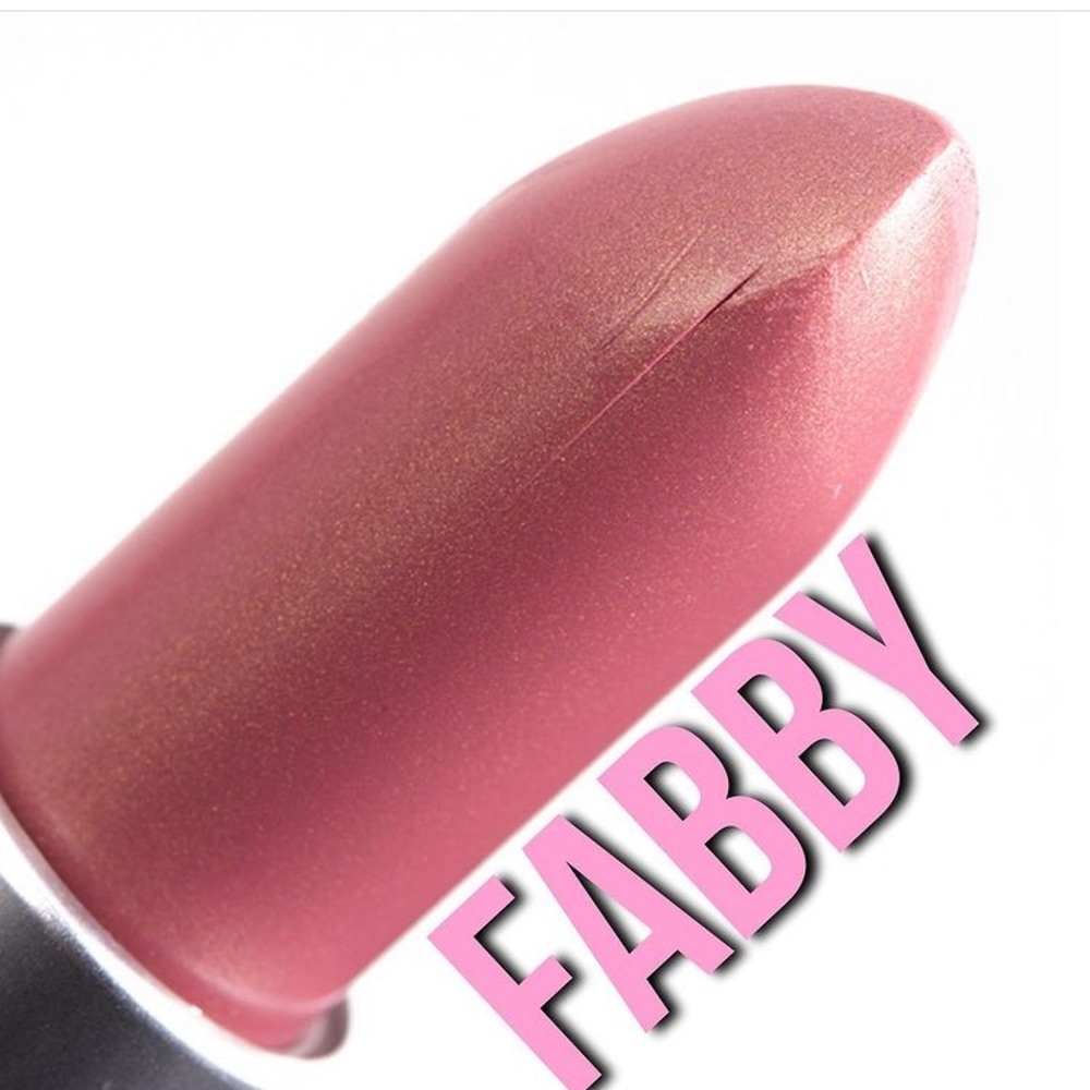 x1 MAC FABBY LIPSTICK BRAND NEW BOXED